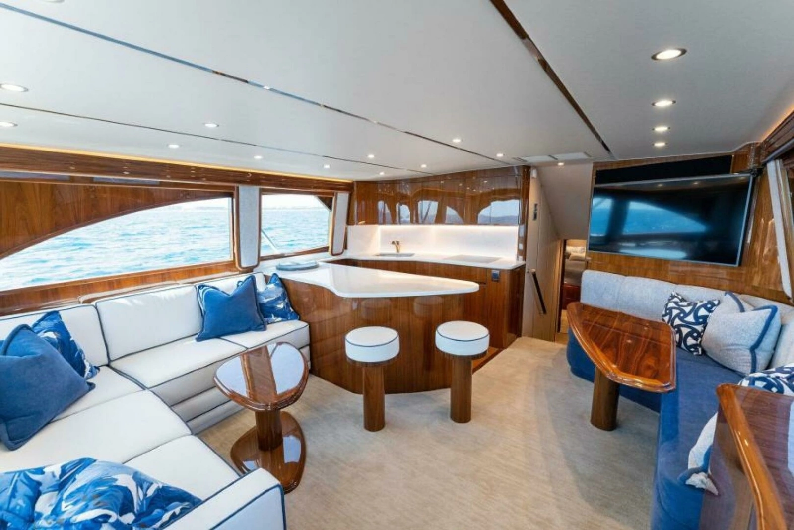 2021 Viking 54 Convertible HAMMERHEADS Salon