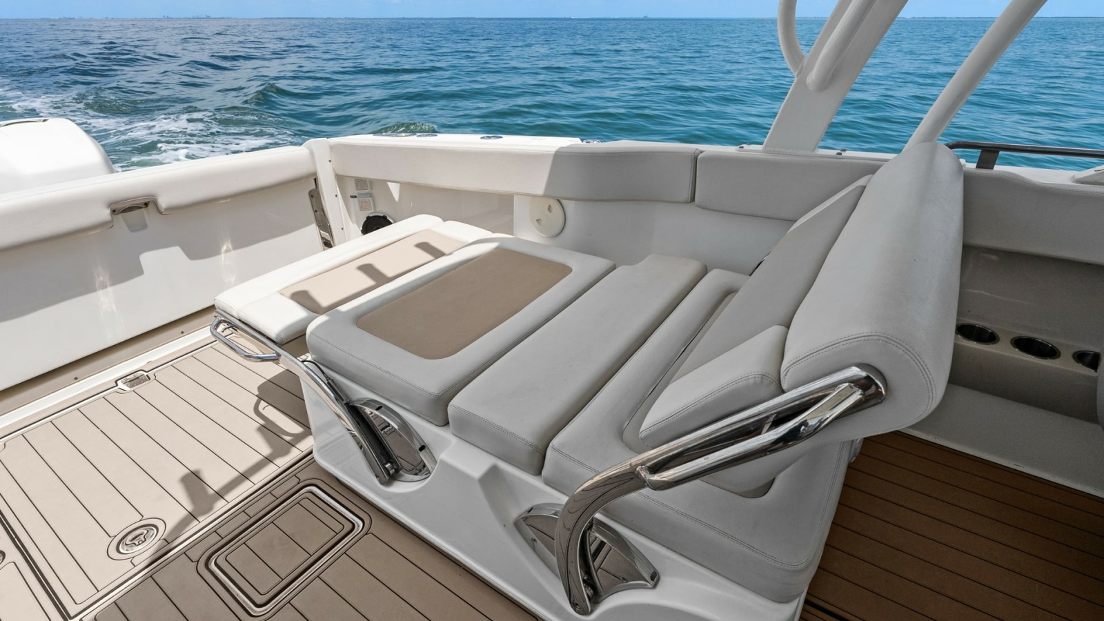 Convertible Aft Lounge Seating