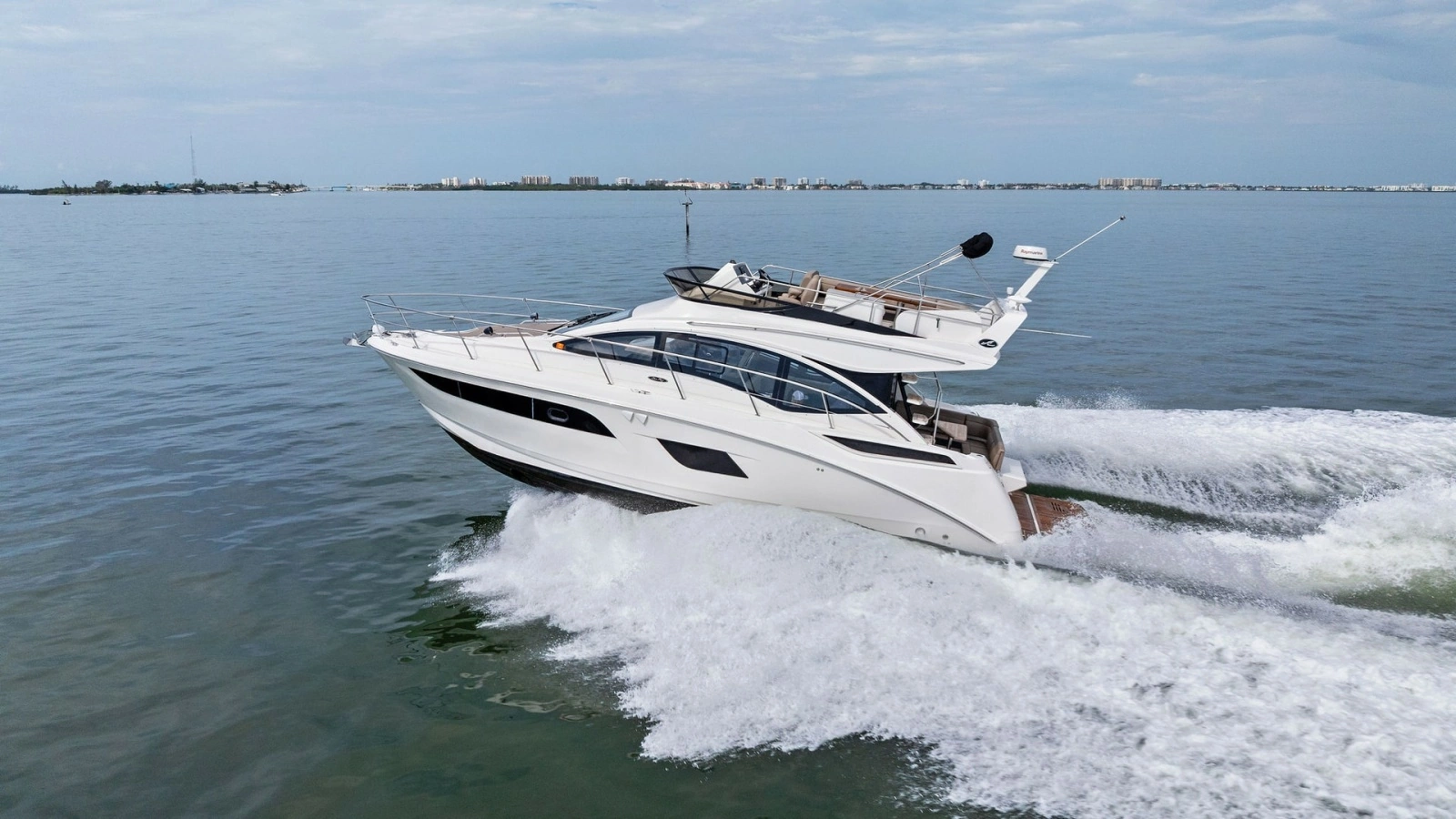 Dynamic Side View at Sea
