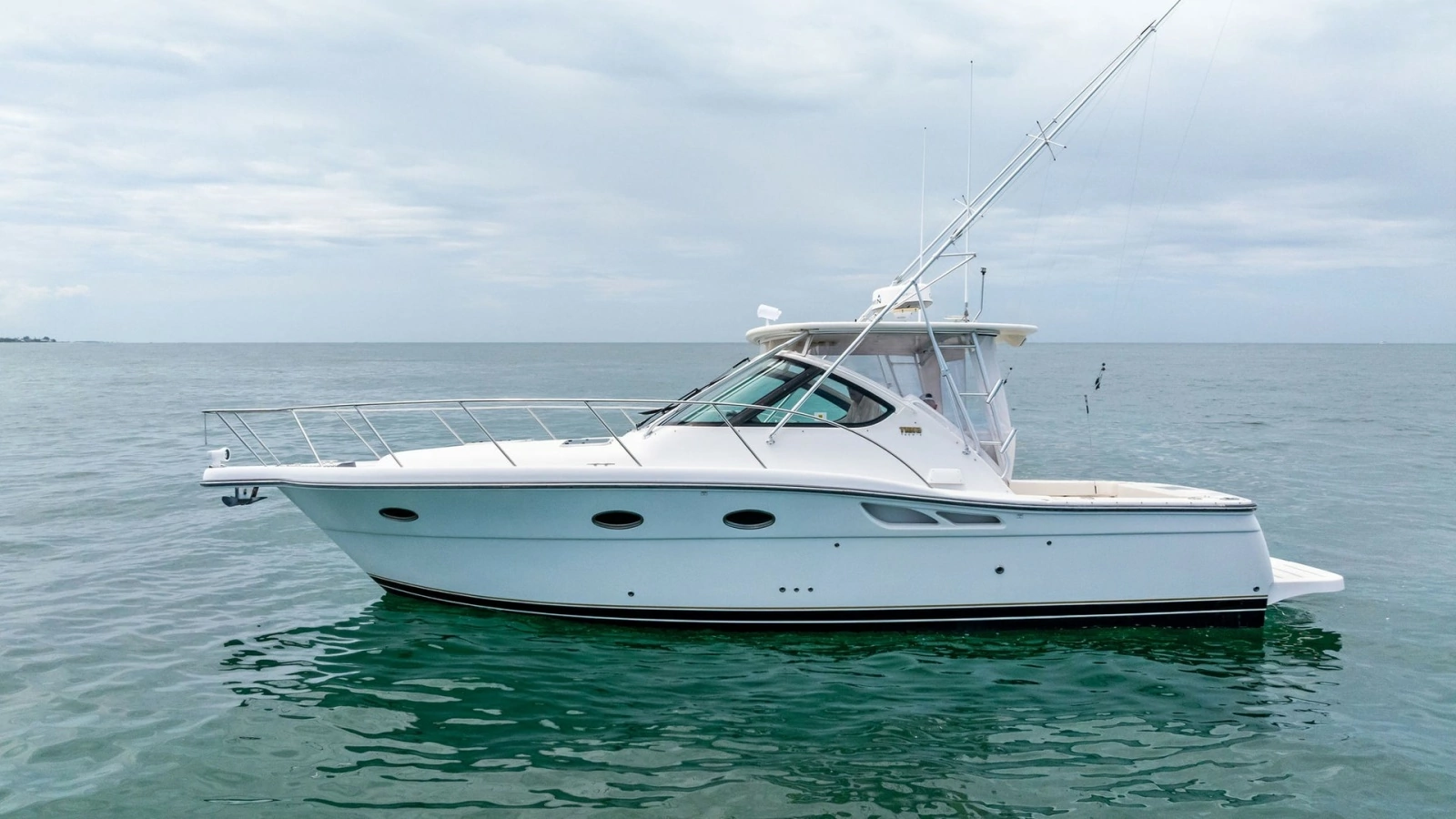 Starboard Profile View in Open Water