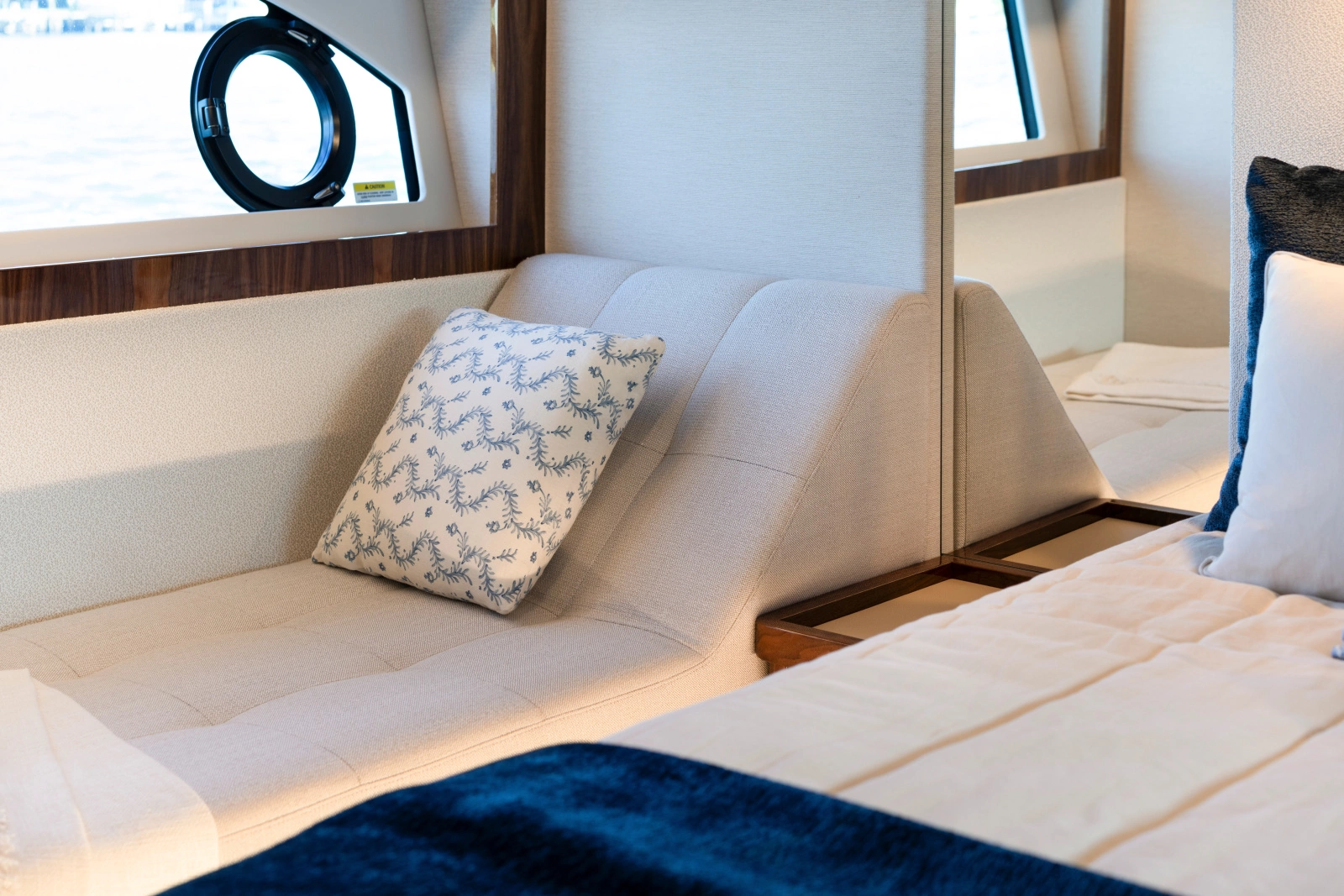 50 SPORTS MOTOR YACHT 50ft Riviera Yacht For Sale