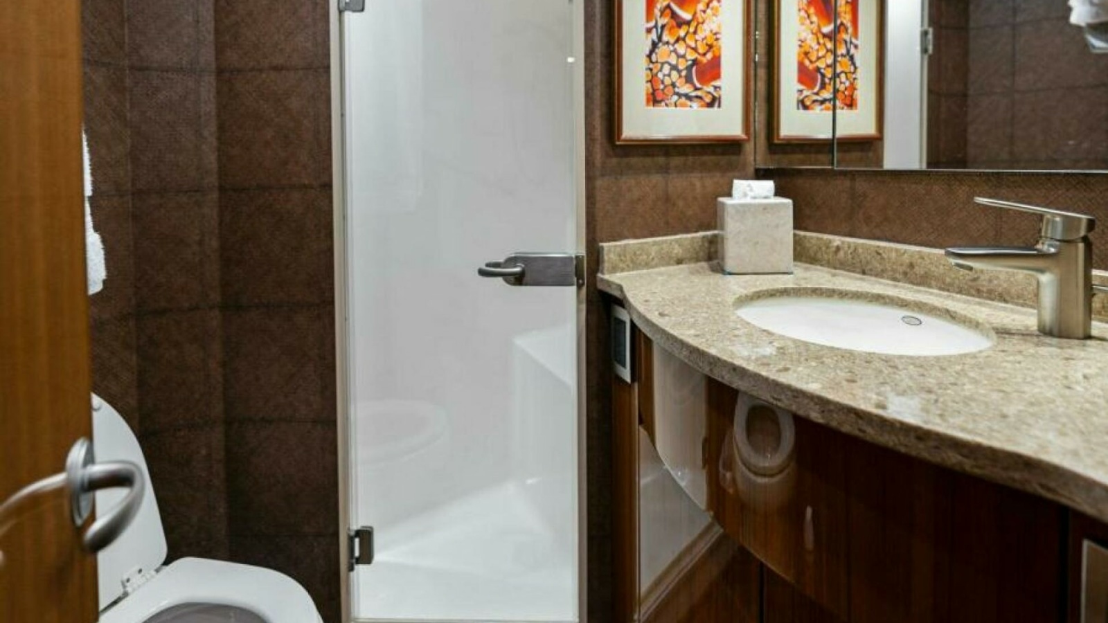 Luxurious Ensuite Bathroom