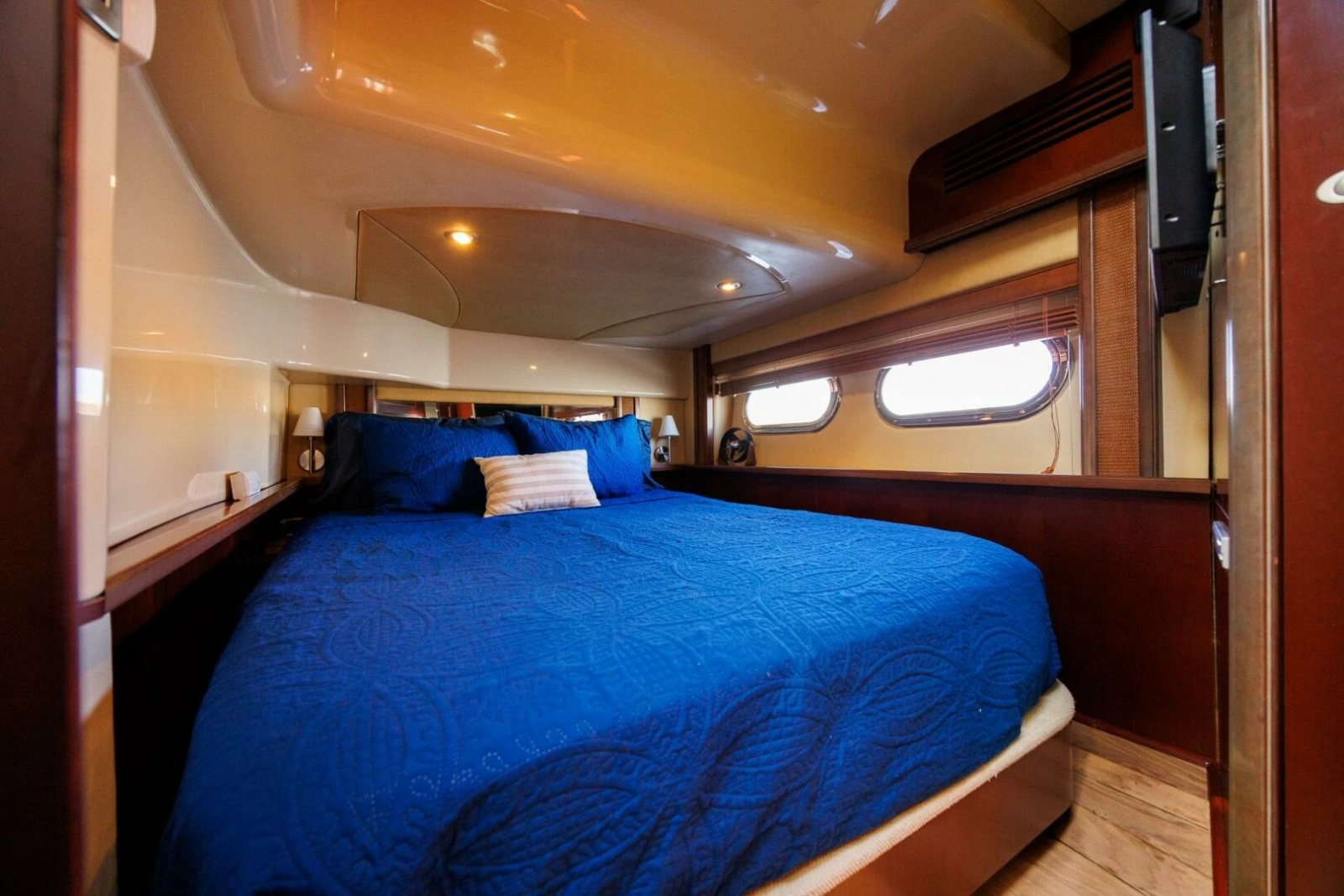 2006 Sea Ray 52 Sedan Bridge photo 17