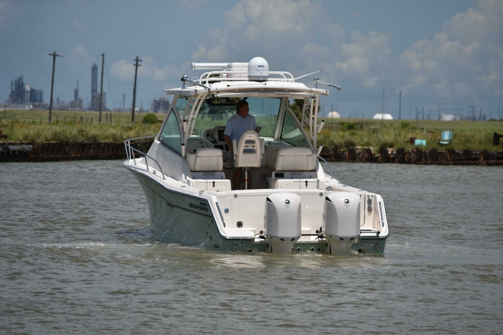 33' 2016 Grady-White 330 Express