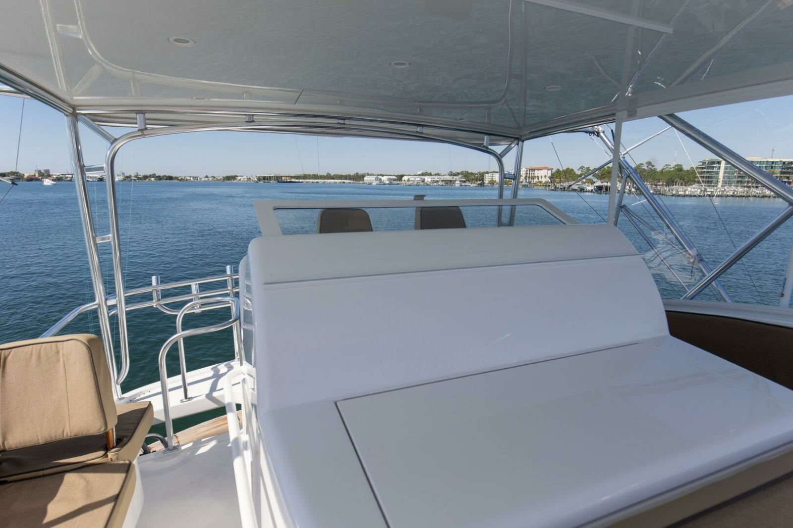 60' 2008 Hatteras 60 Convertible
