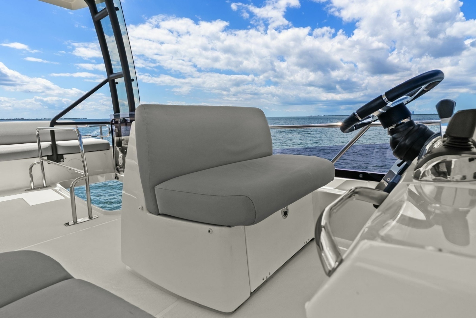 2020 Prestige 460 Flybridge