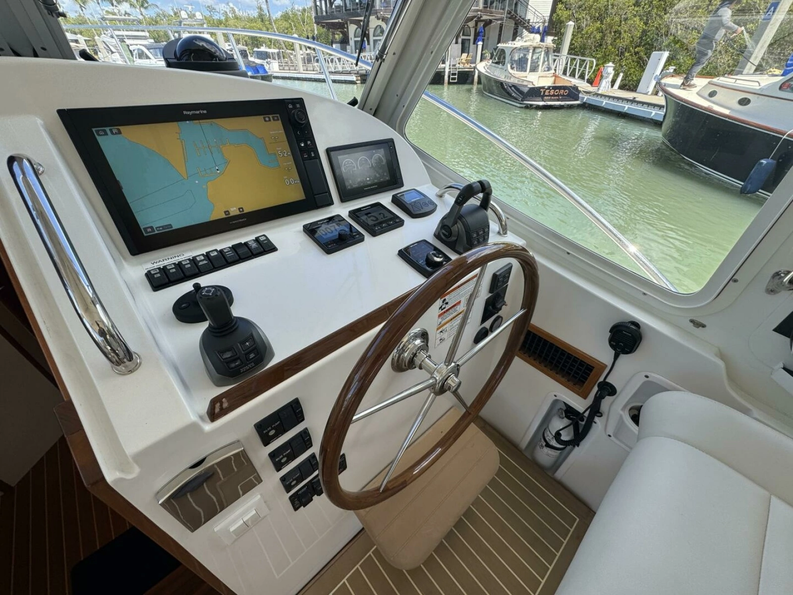 Jewel 43ft MJM Yacht For Sale
