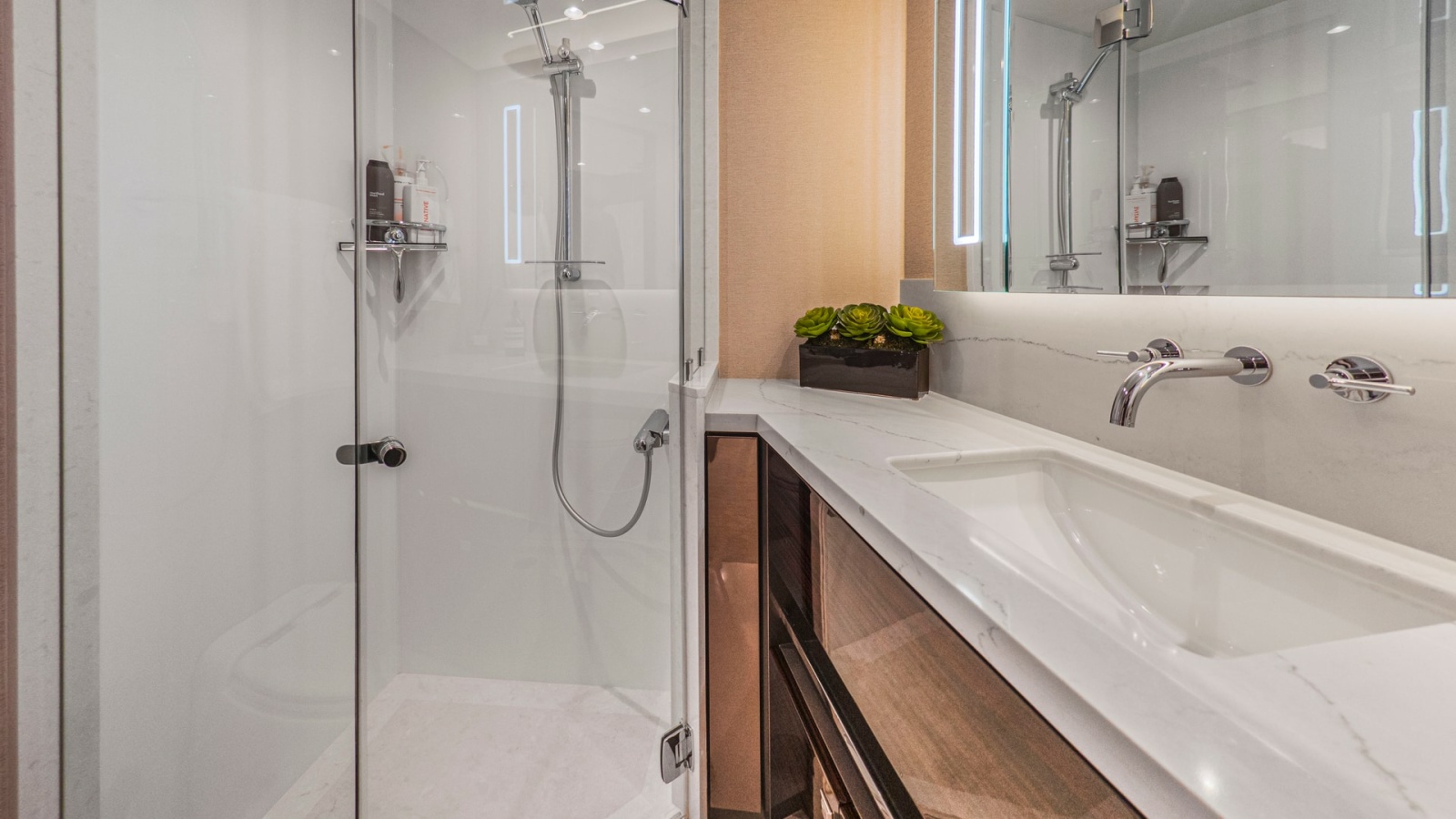 Galati-LONESTAR-Staterooms9