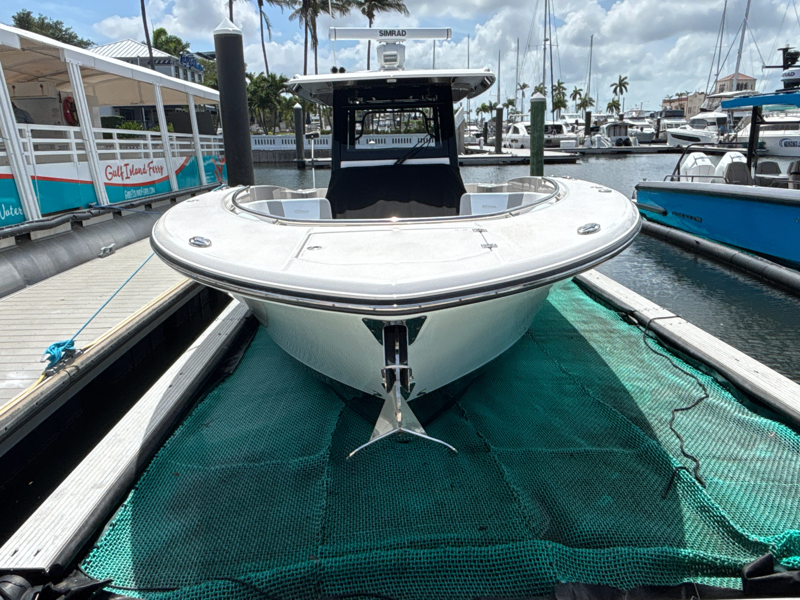 2022 Robalo R360
