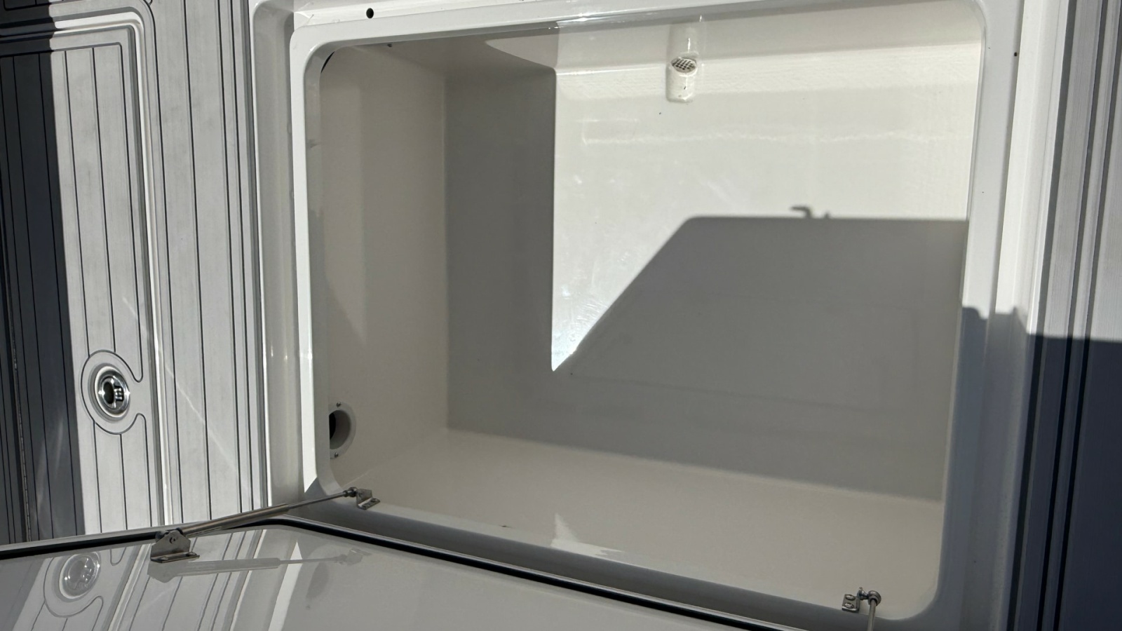 2025 29 Valhalla Boatworks V-29 Gunpowder Stern Box