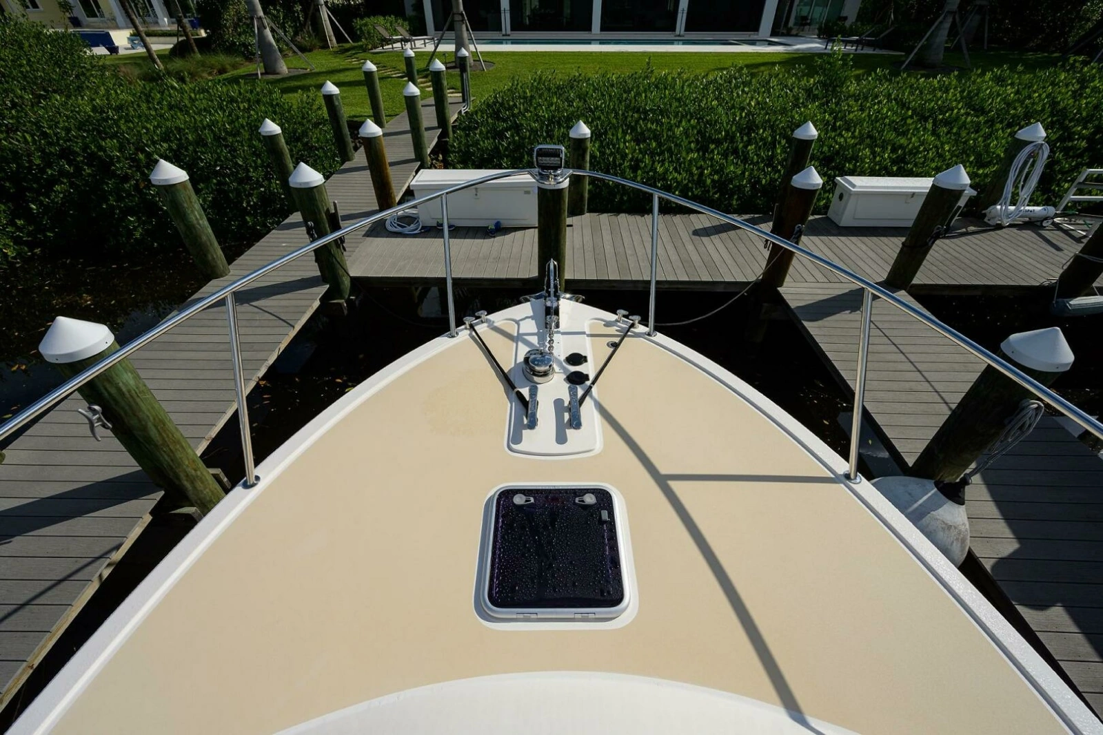MJM 43 Scout - Exterior Bow