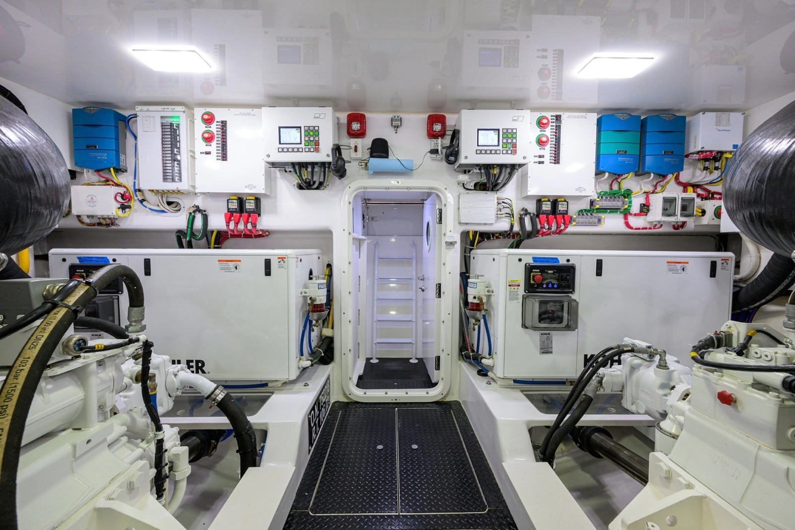 Viking 80 MERCEDES - Engine Room