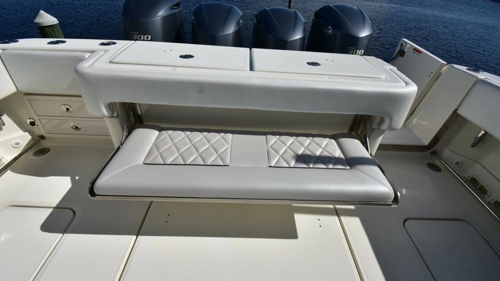 2012 42 Hydra-Sports SF - A Salt Weapon - Cockpit Bench Seat