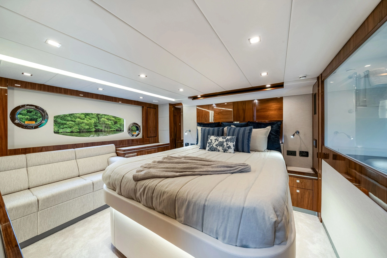 6000 SPORT YACHT 60ft Riviera Yacht For Sale