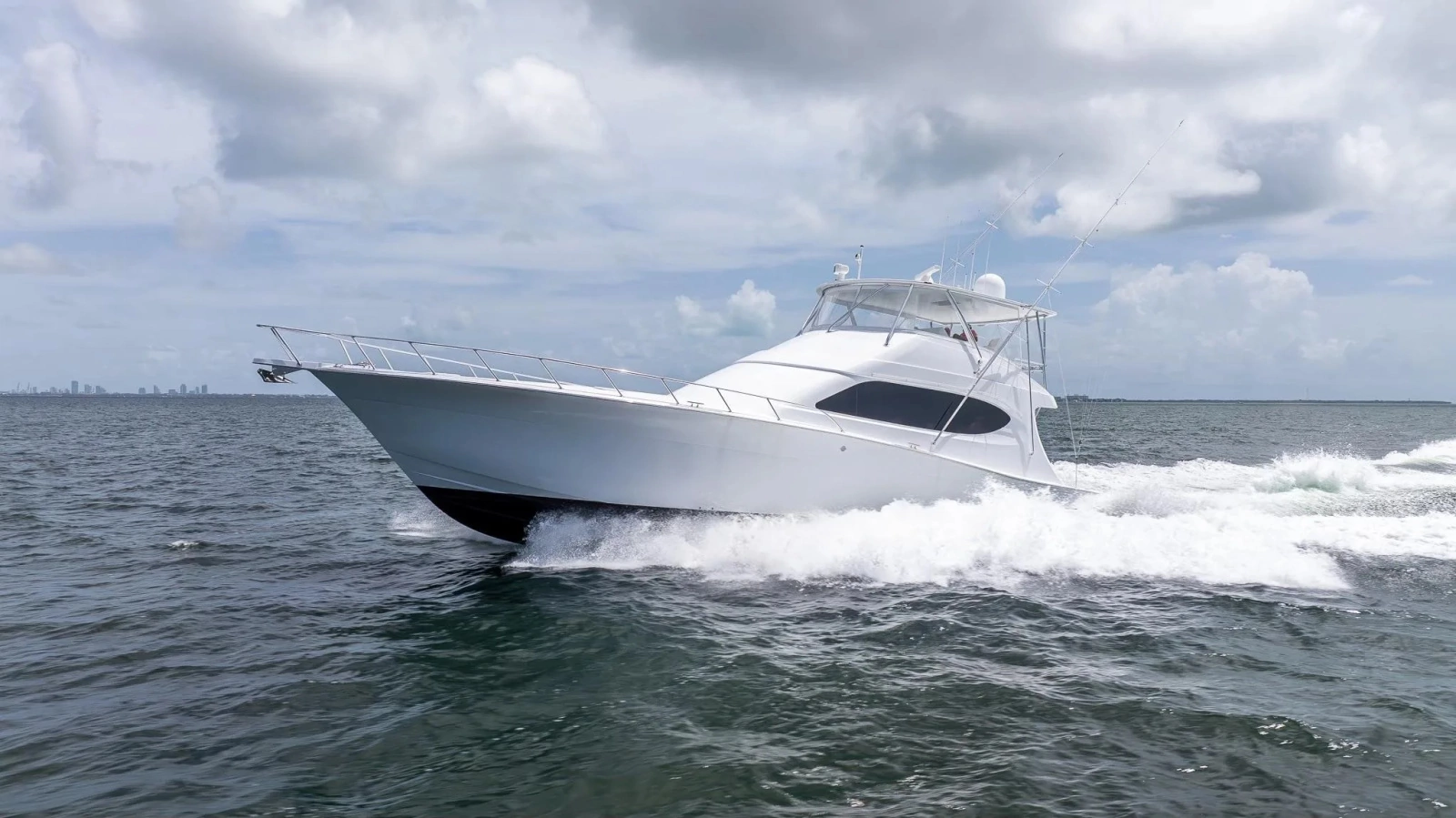 2024 Hatteras GT70