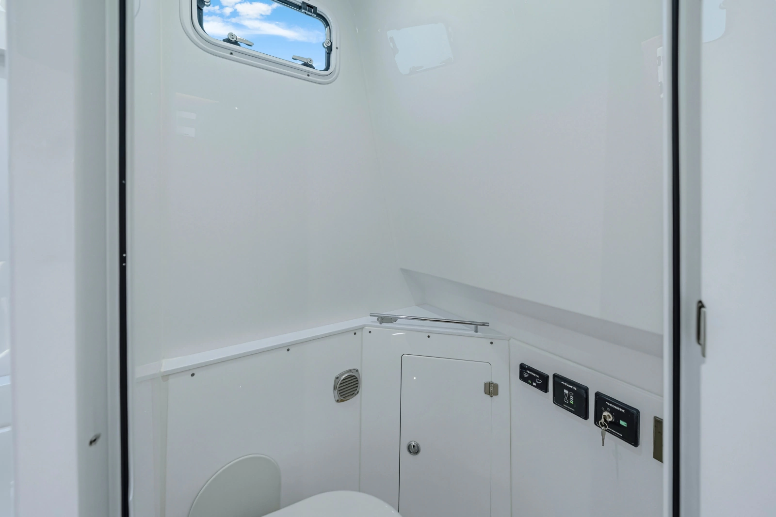 42ft HCB Yacht For Sale
