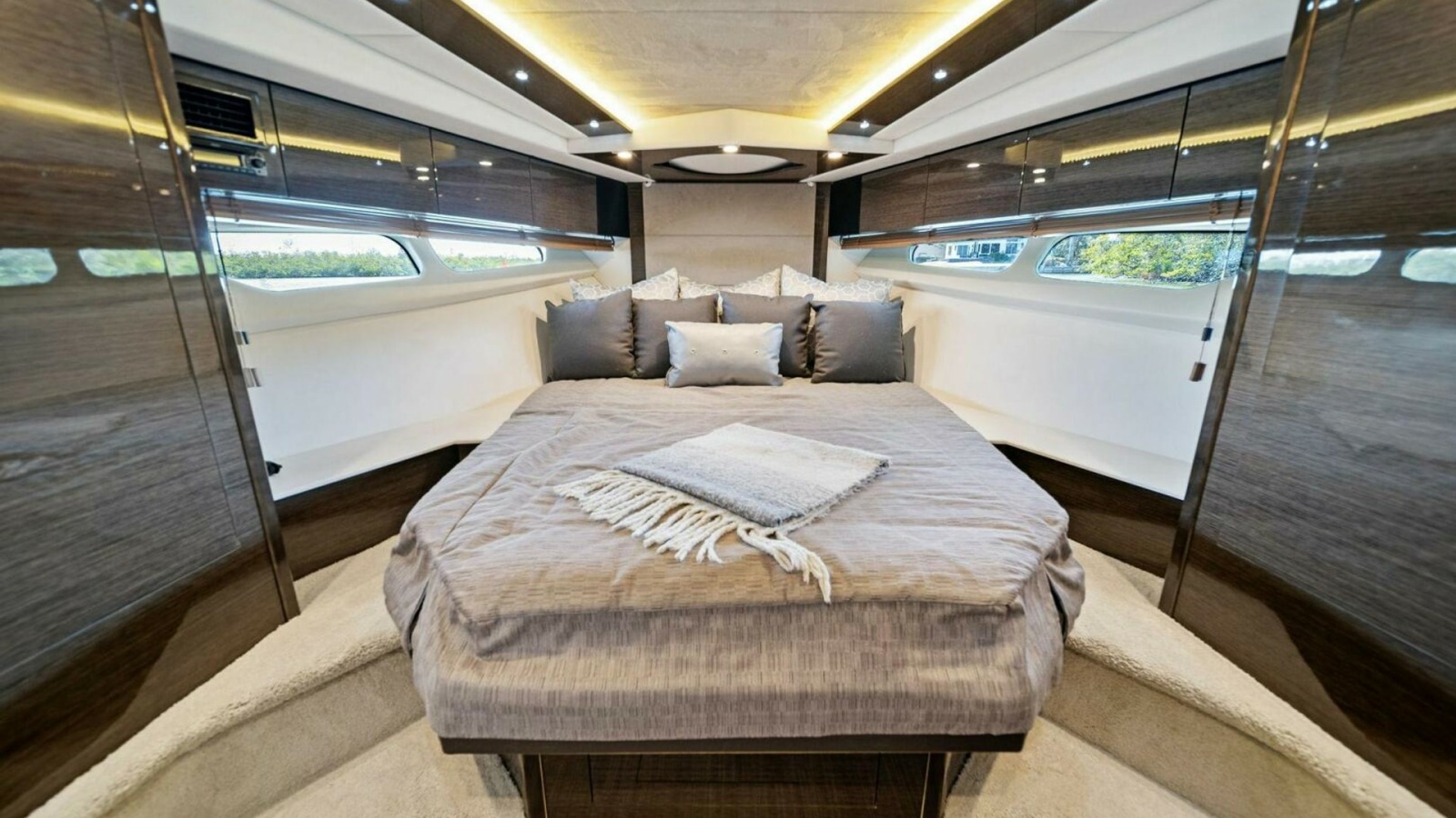 45' 2019 Cruisers Yachts 45 Cantius