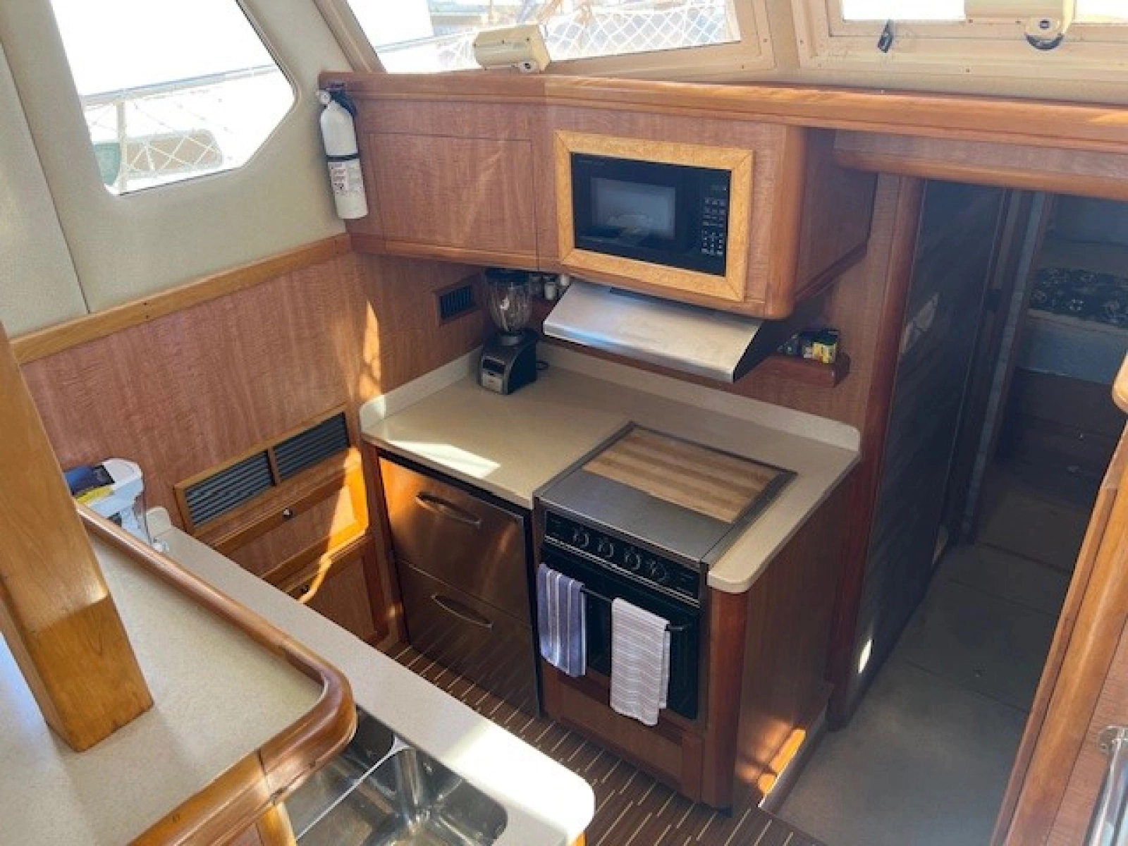 2006 Mainship 43 Trawler