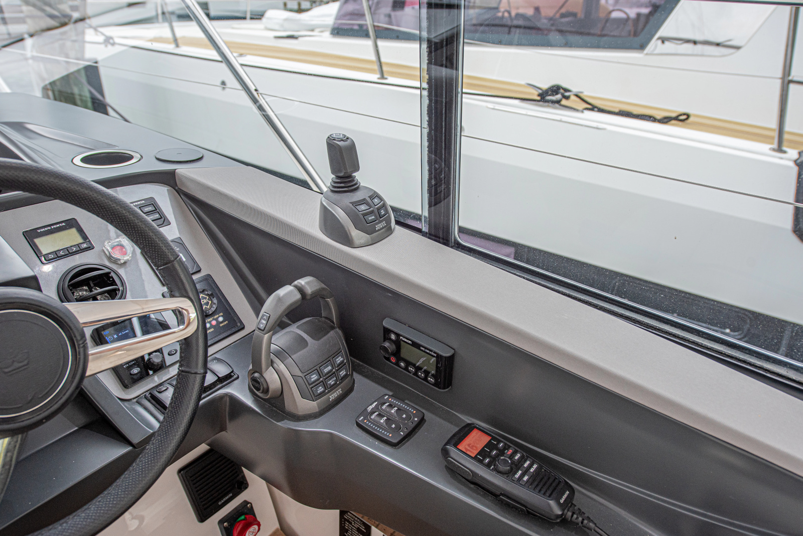 2025 Princess V40