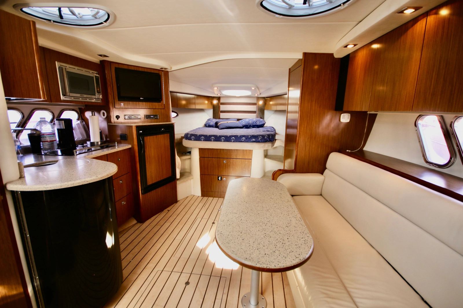 2013 Cruisers Yachts 380