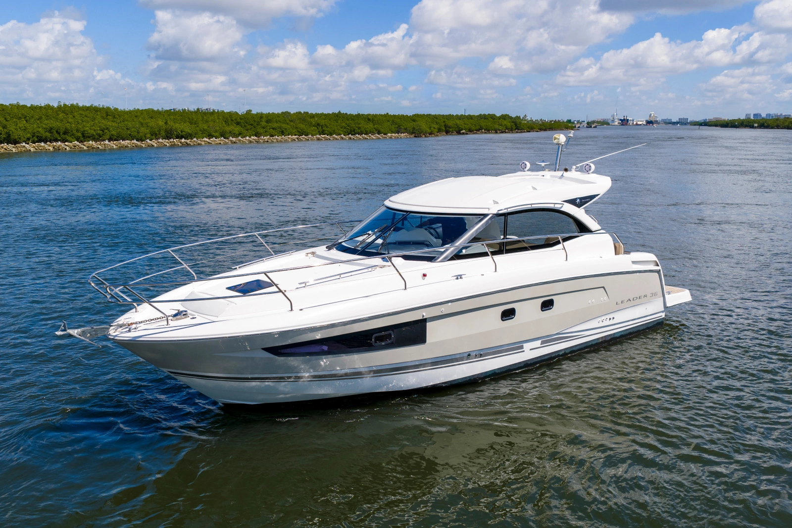 2016 Jeanneau Leader 36
