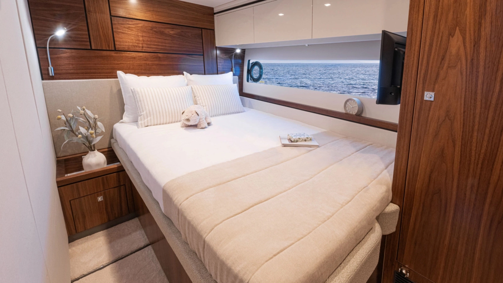 6200 SPORT YACHT 62ft Riviera Yacht For Sale