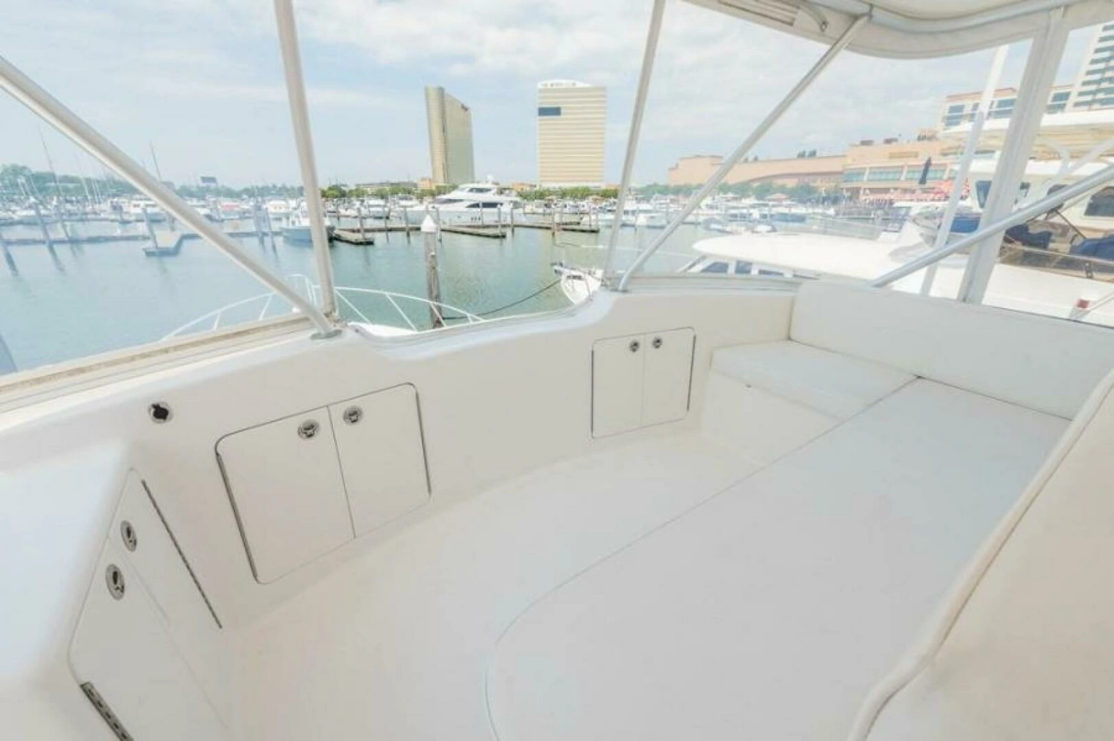Post 53 - Ros Lyn - Flybridge