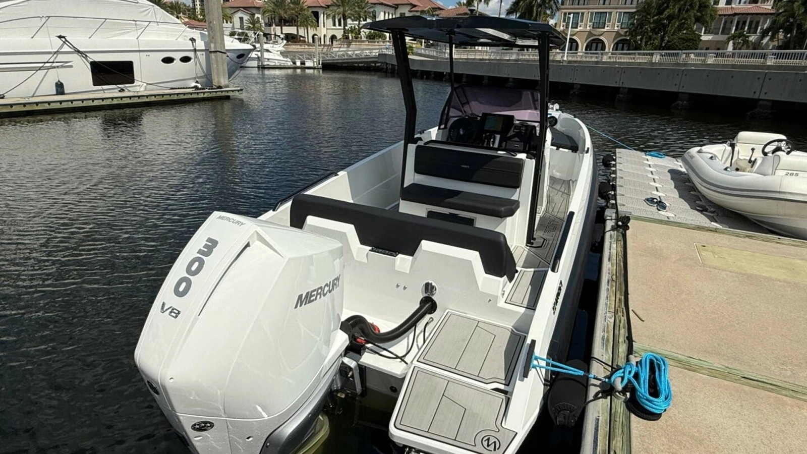 2024 Iron 27 Center Console