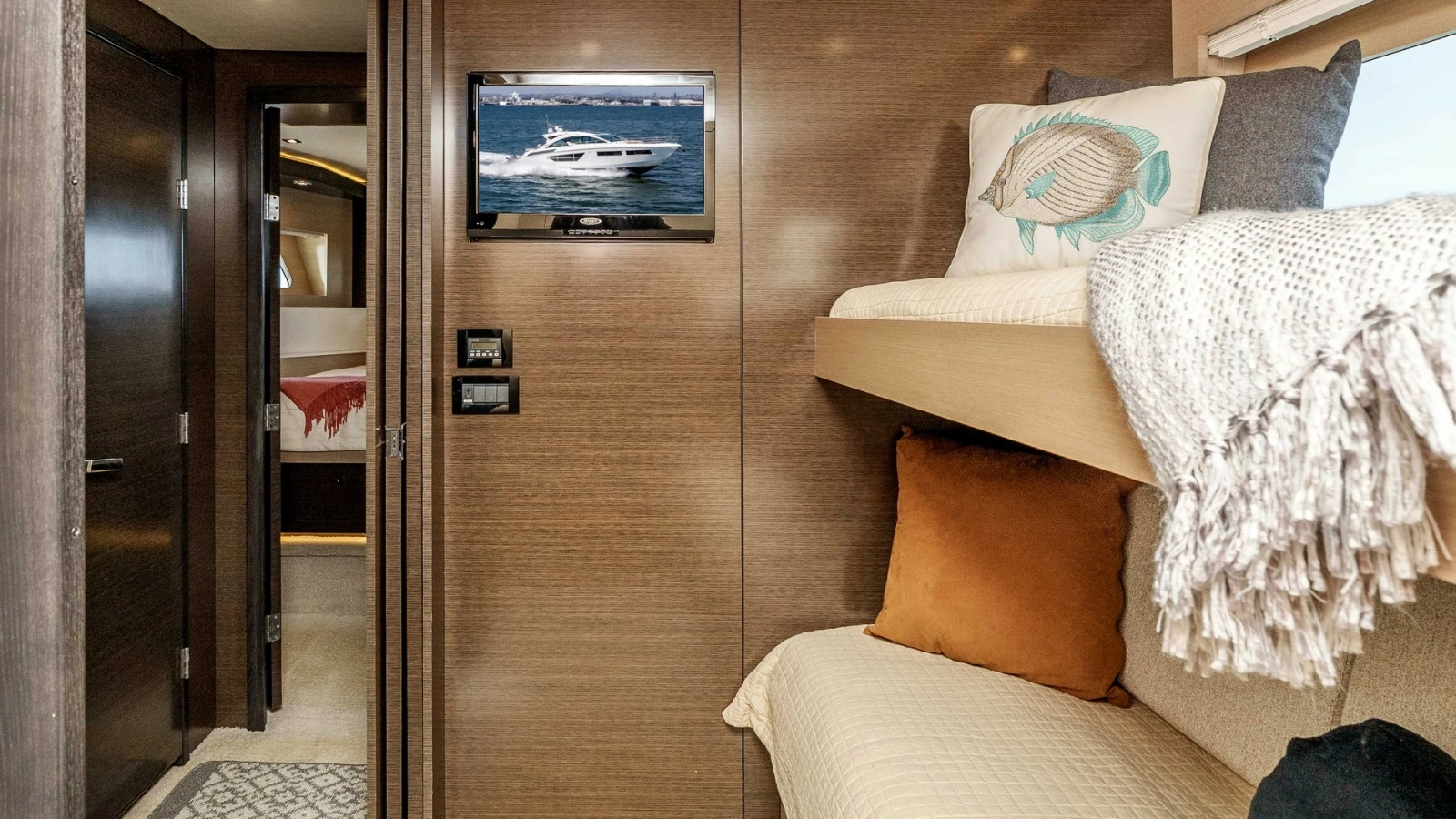 2017 Cruisers 60 Cantius 'Rising Star' - Guest Cabin with Bunk Beds