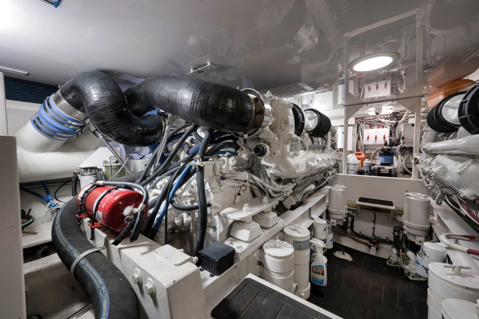 Viking 52 - THE HURRICANE - Engine Room