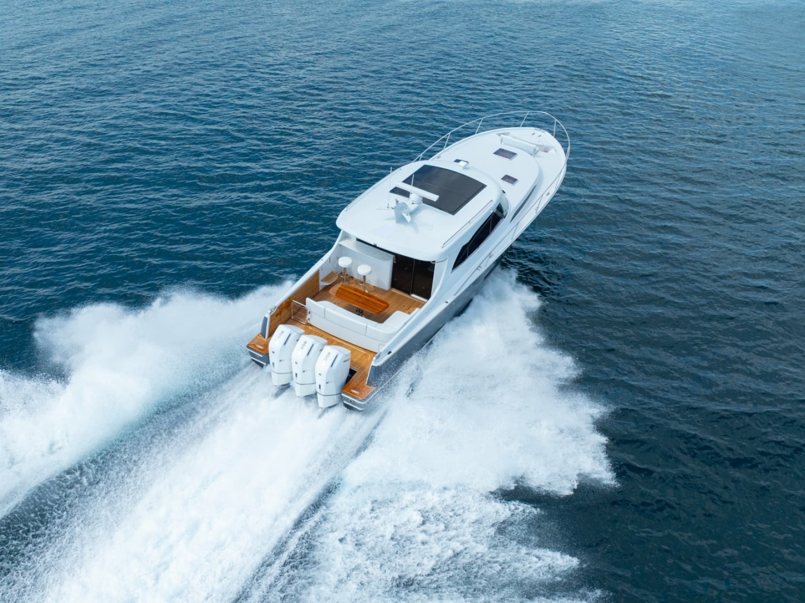 Eclipse 50 - STINGRAY GRAY - Exterior Profile
