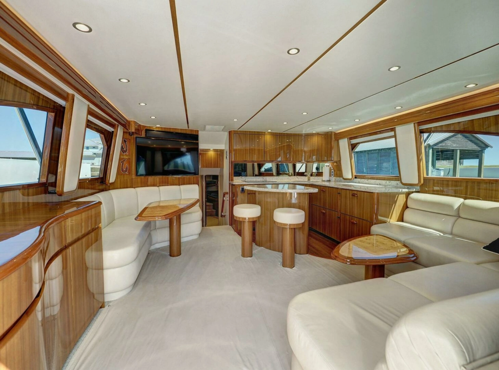 2017 Viking 52 Convertible photo 5