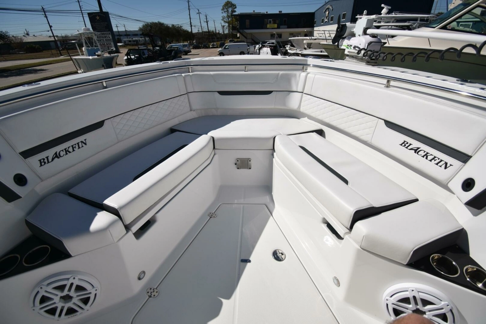 2021 Blackfin 332 