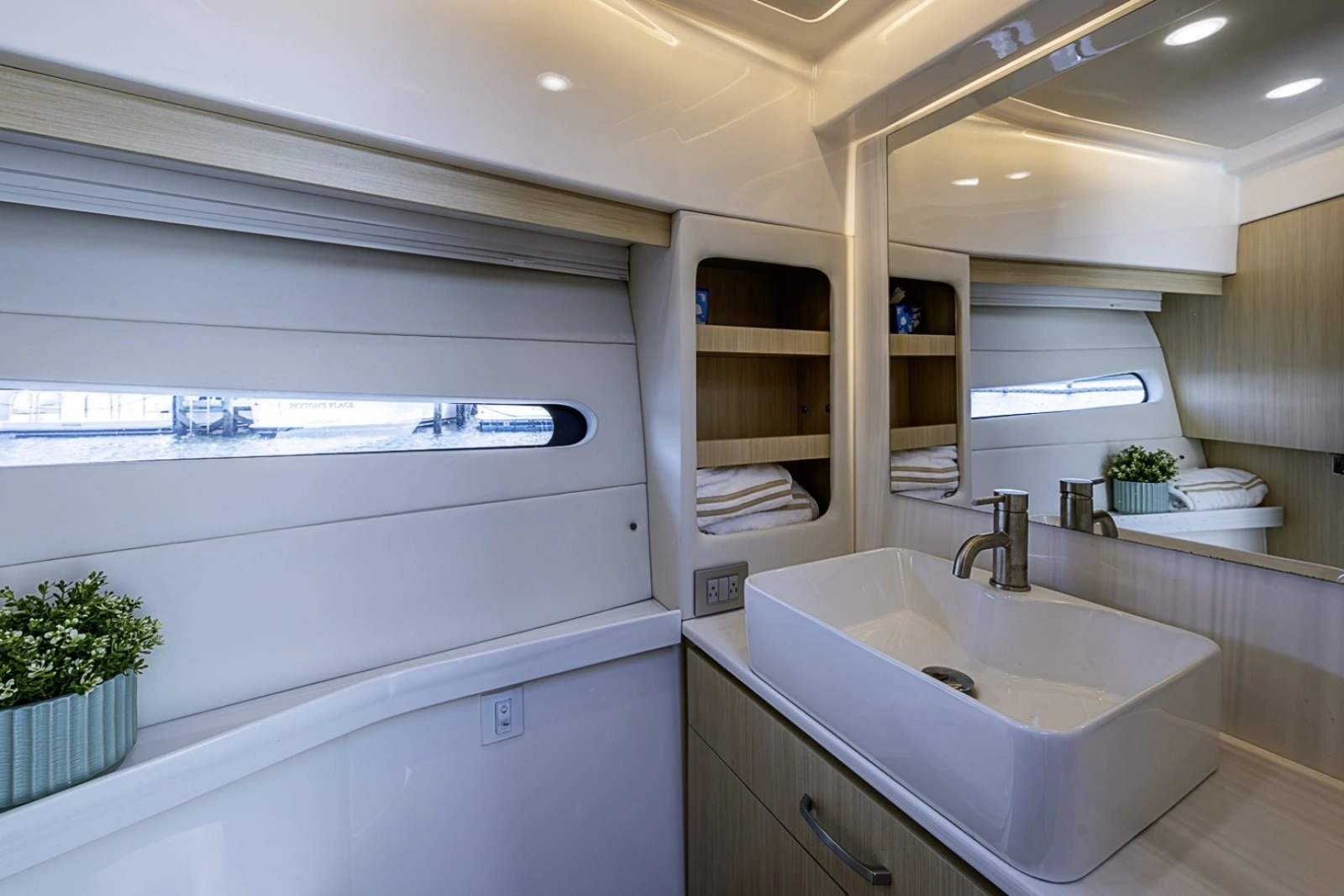 2025 Regal 38 XO