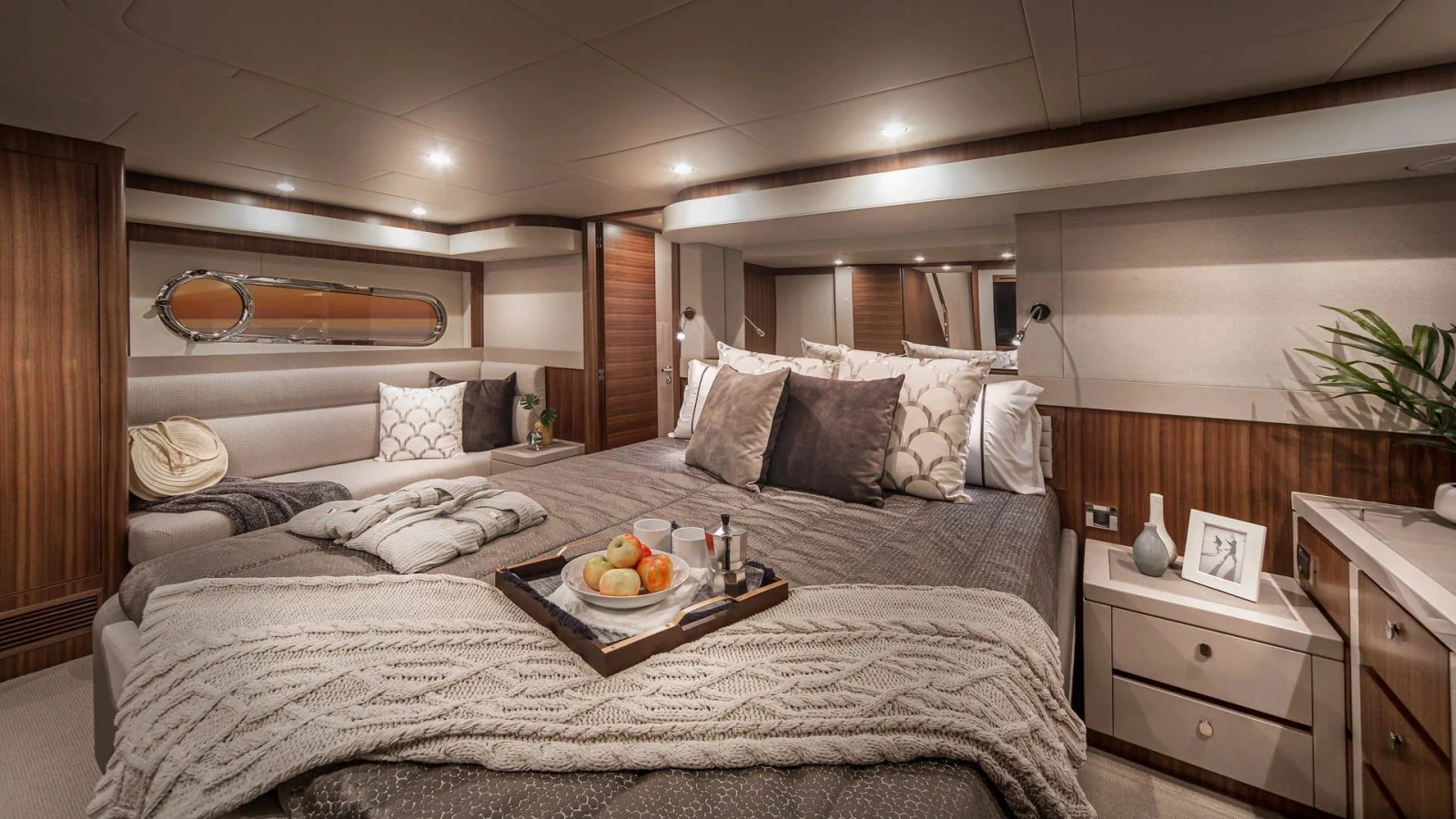 66 DAYBRIDGE 66ft Belize Yacht For Sale