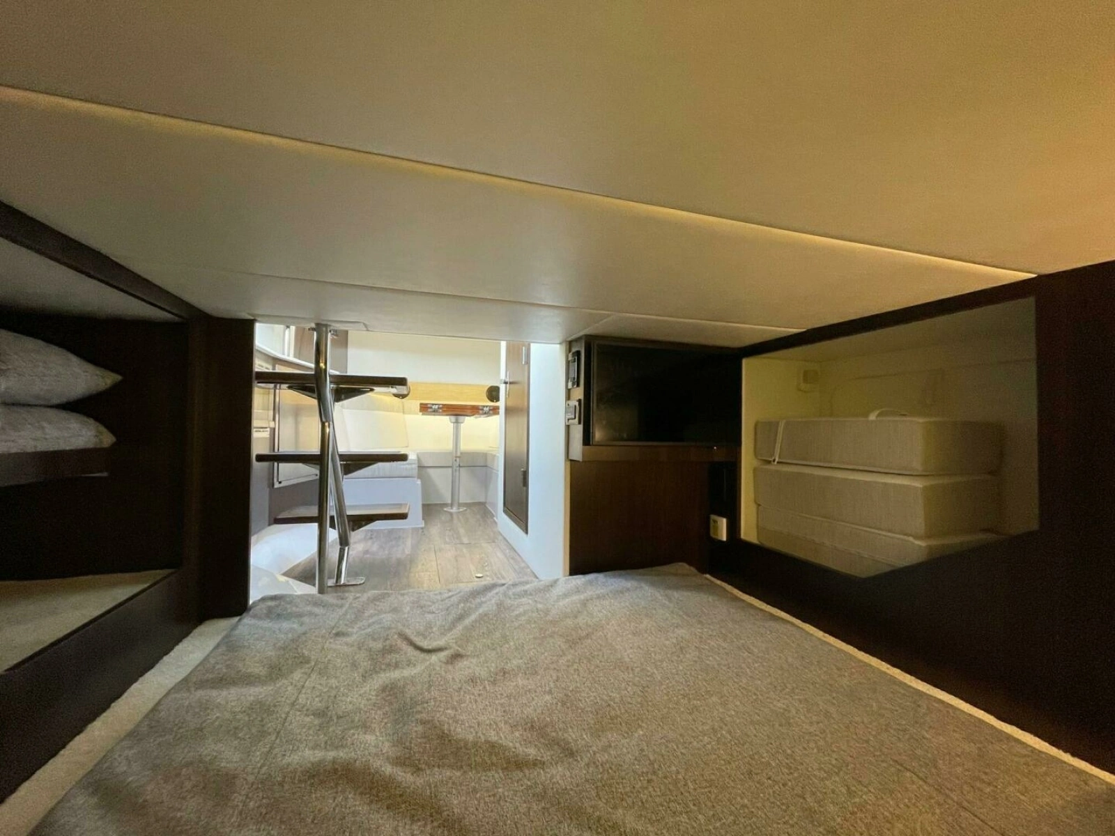 Cruisers Yachts 38 GLS -