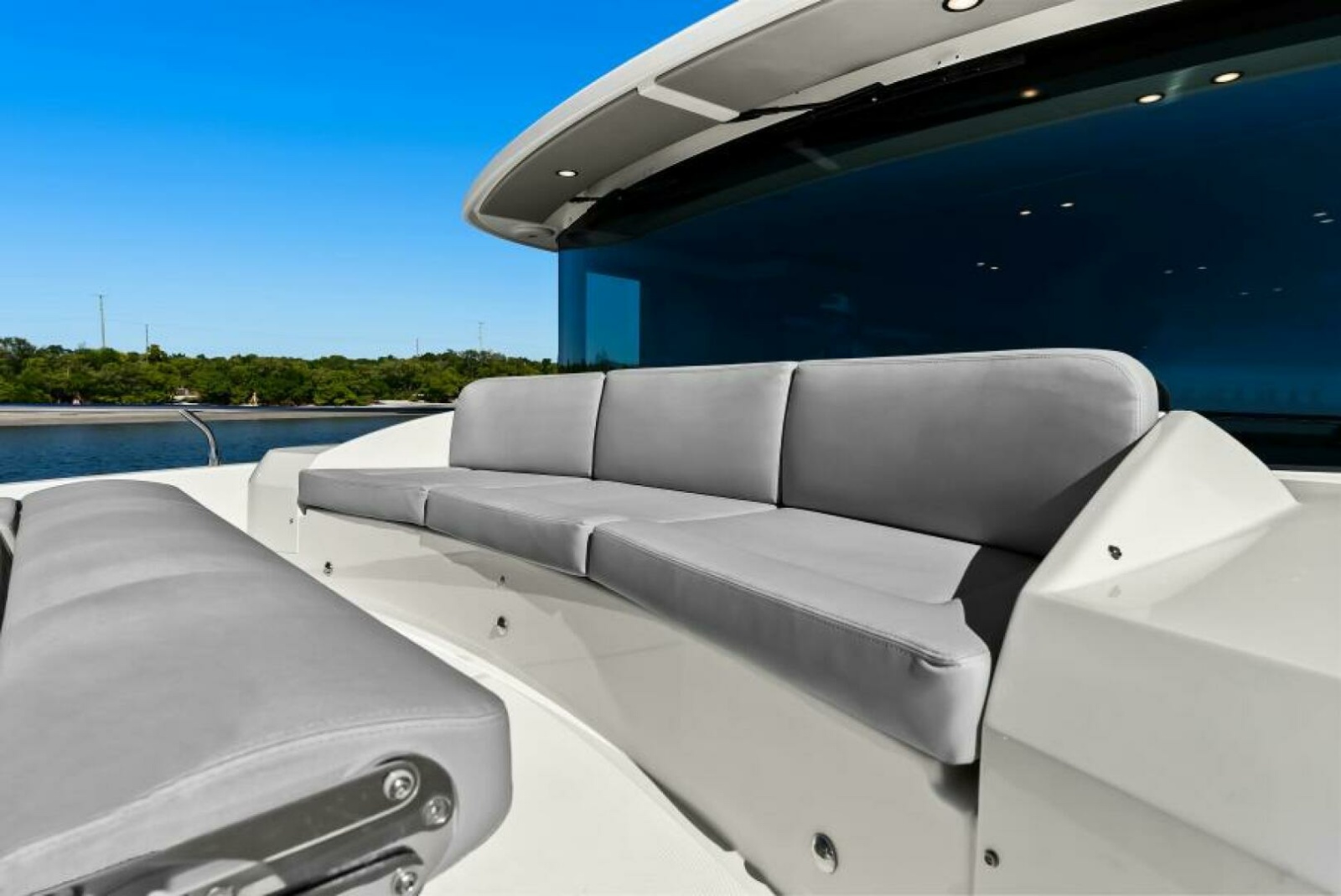 2025 Absolute Navetta 53
