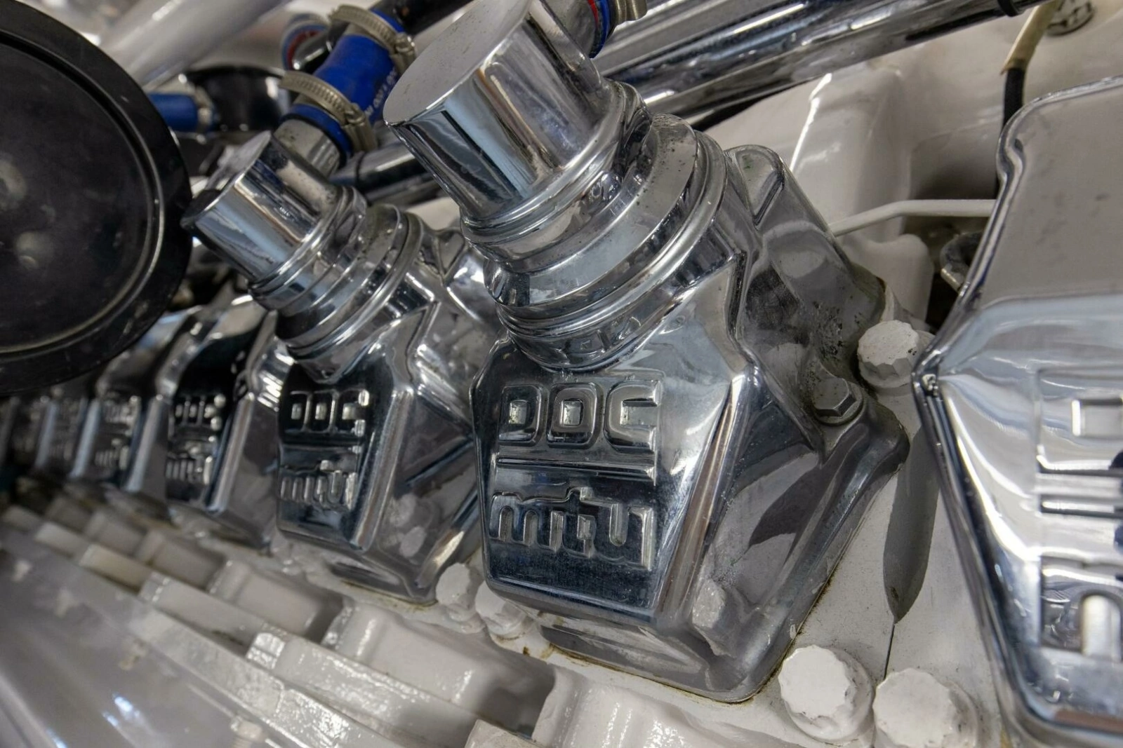 2001 65 Viking Convertible Enclosed Bridge Partnership Engine Room (3)