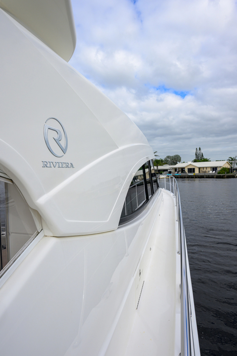 2019 Riviera 5400 Sport Yacht