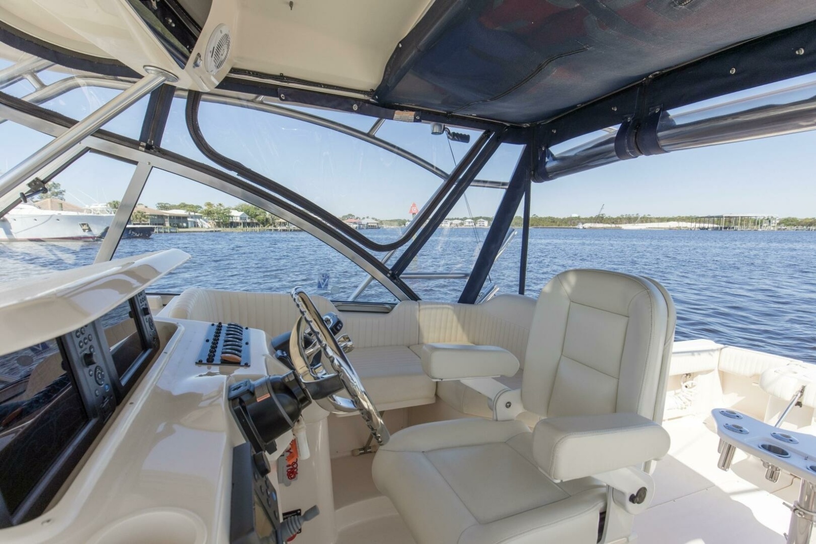 33' 2009 Grady-White 330 Express