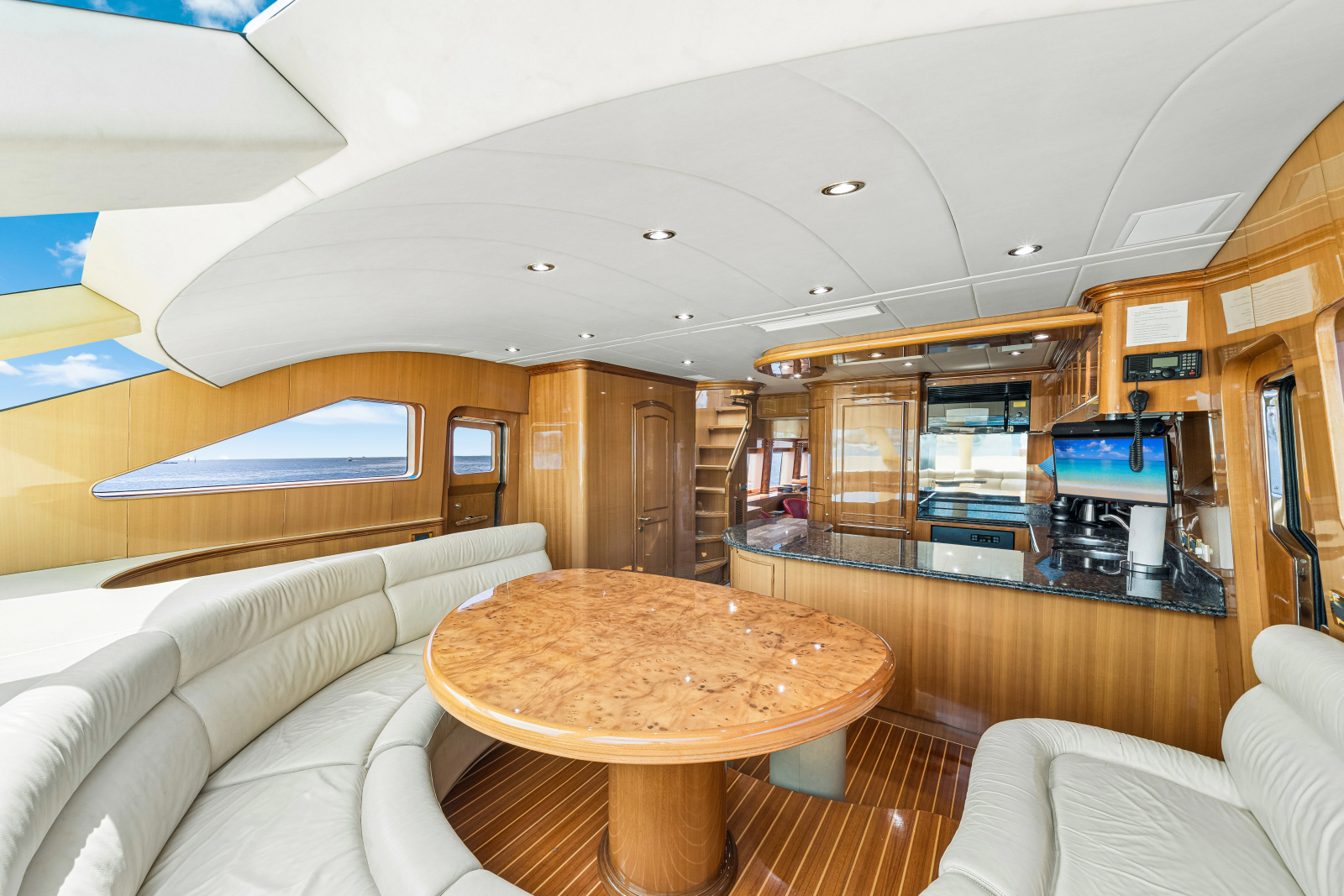 2006 Horizon 82 Skylounge