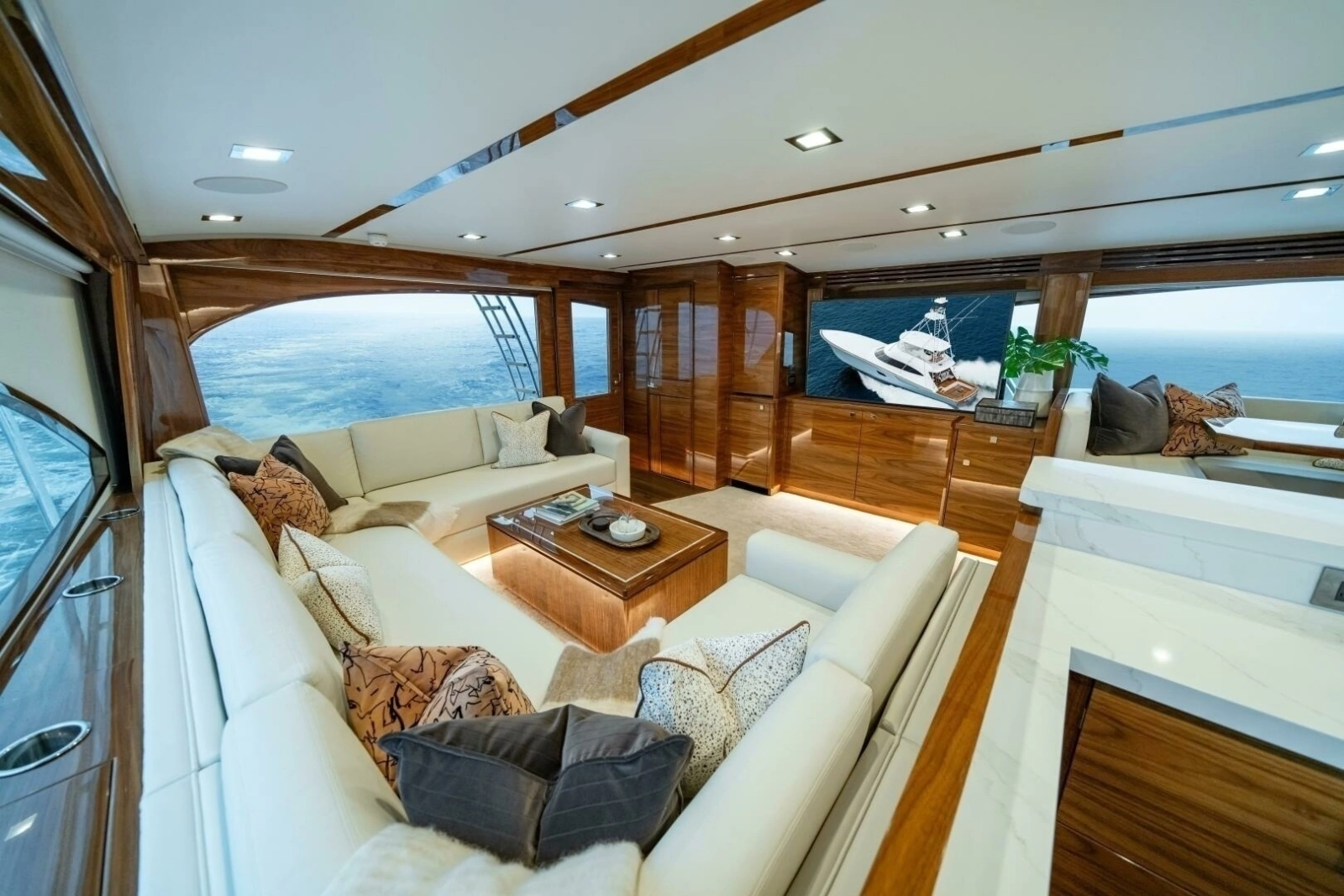 Viking 82 Convertible Salon