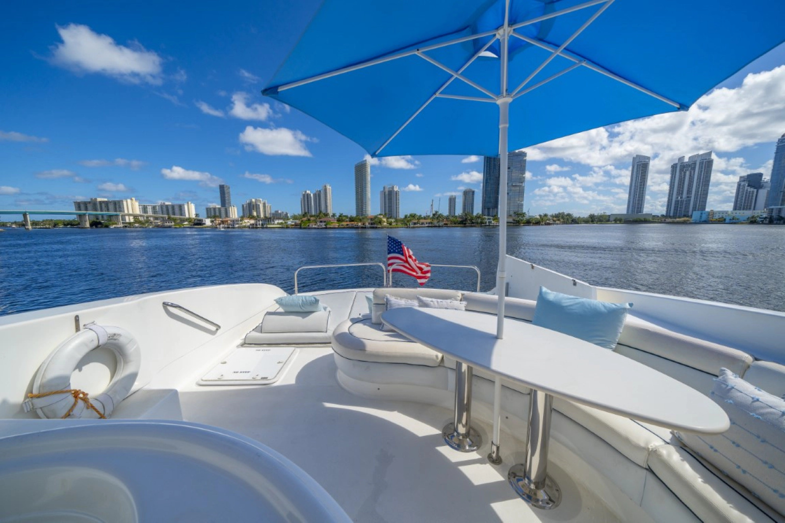 2004 Lazzara Yachts 80 Open Fly