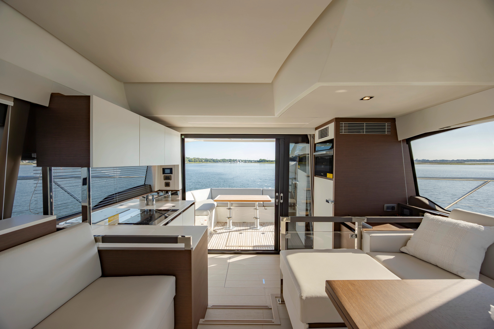 2024 Prestige 460