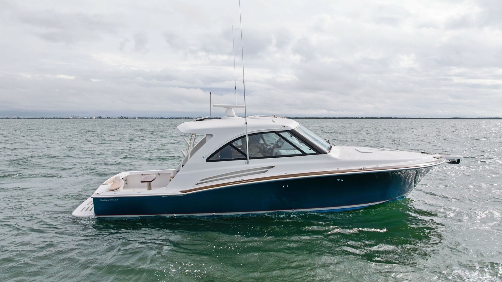 Starboard Profile of Hatteras GT45X
