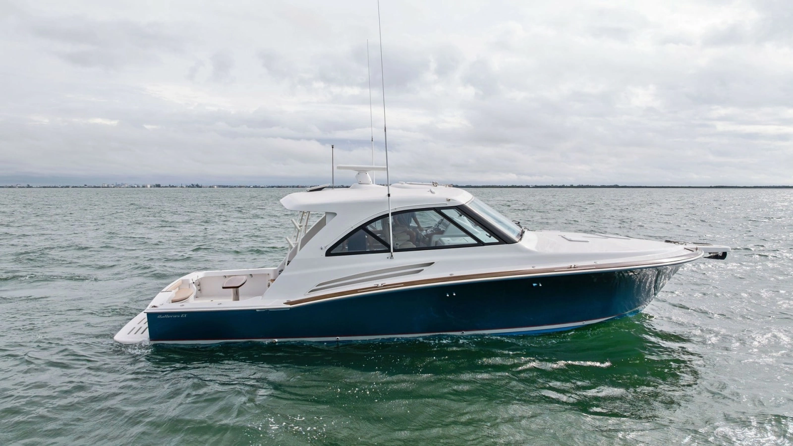 Starboard Profile of Hatteras GT45X