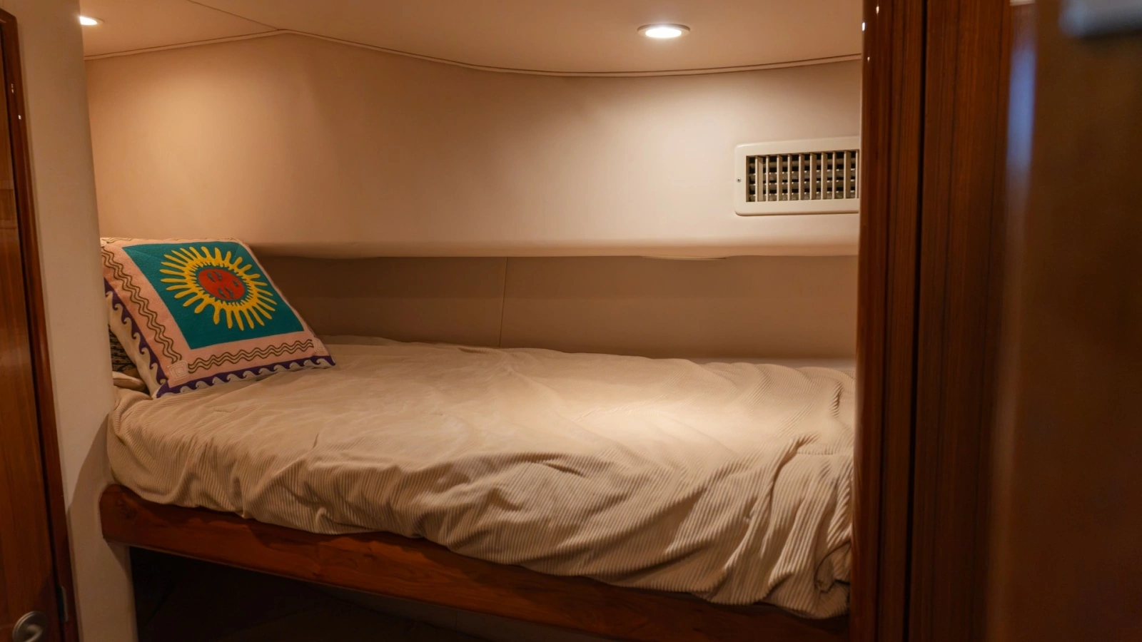 2009 Viking 50 Convertible "Jammin" - Cozy Guest Stateroom with Single Berth