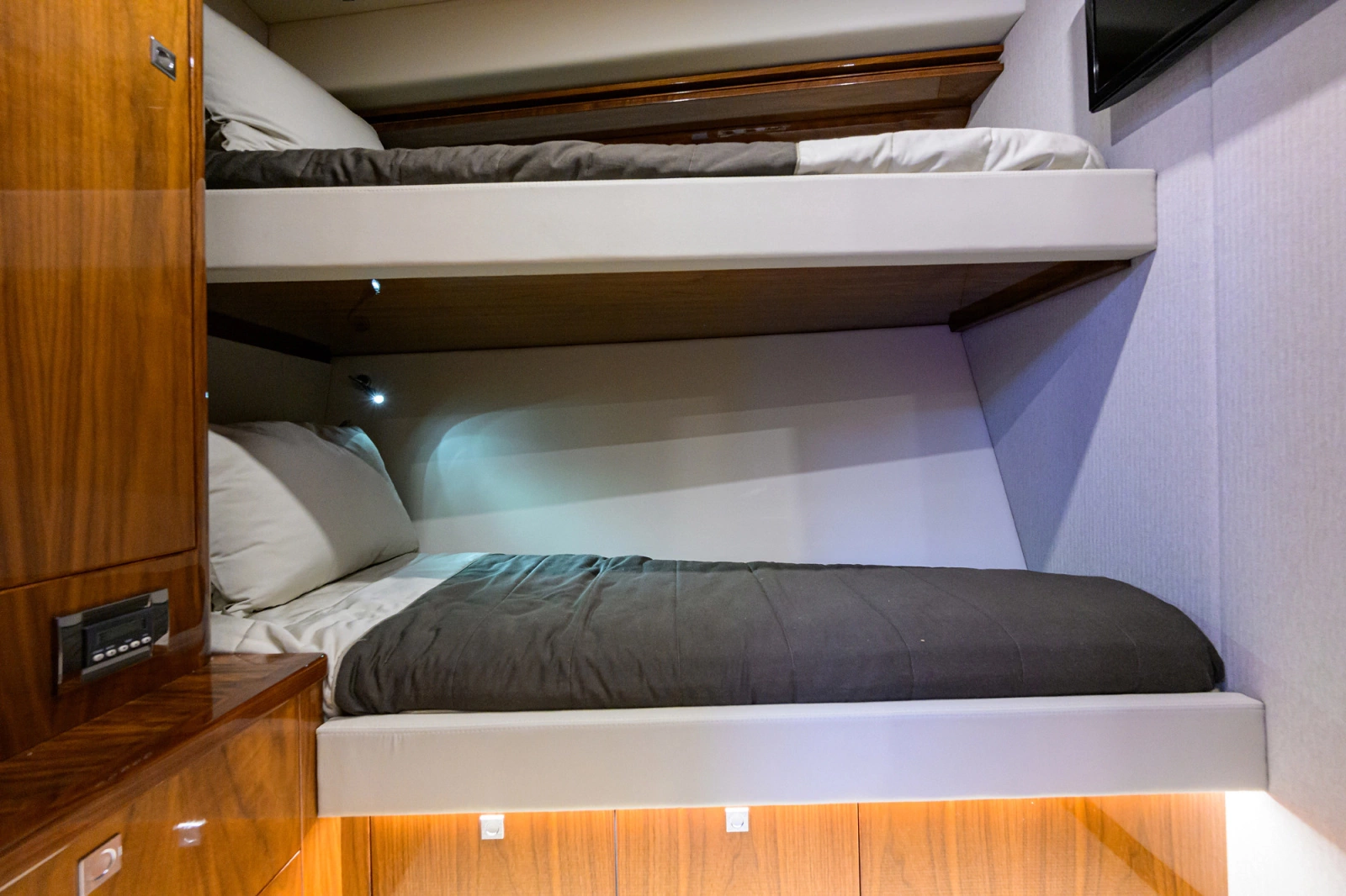 2019 Riviera 5400 Sport Yacht