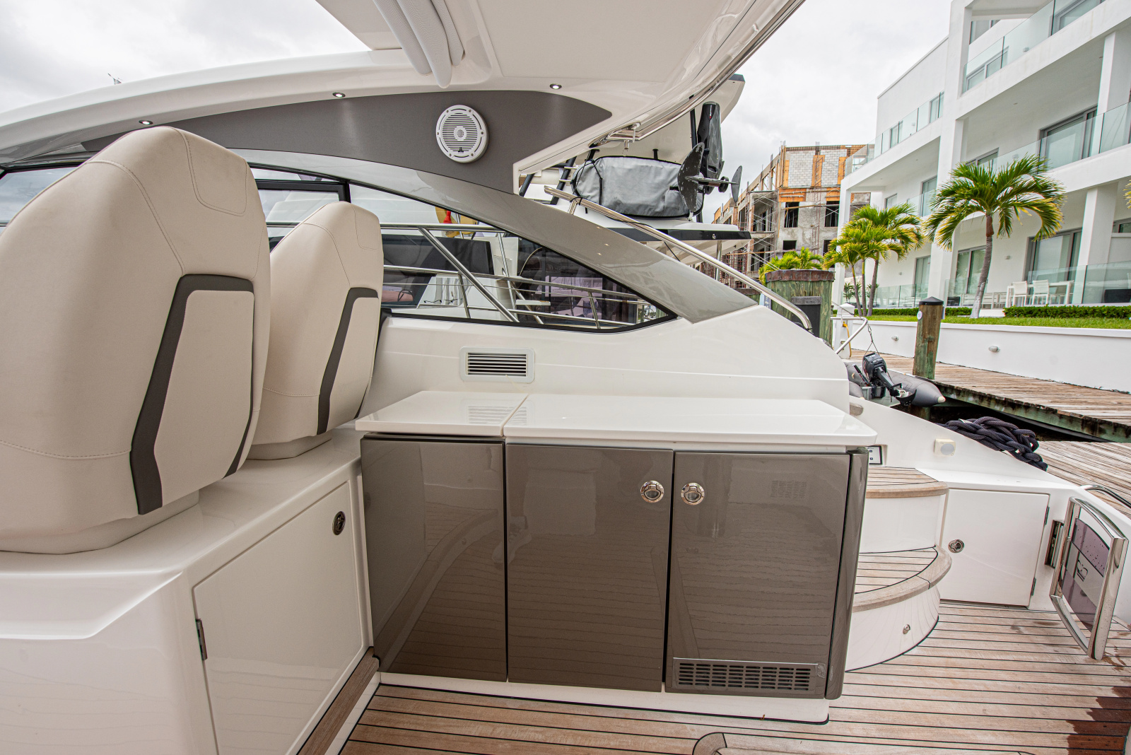 2025 Princess V40