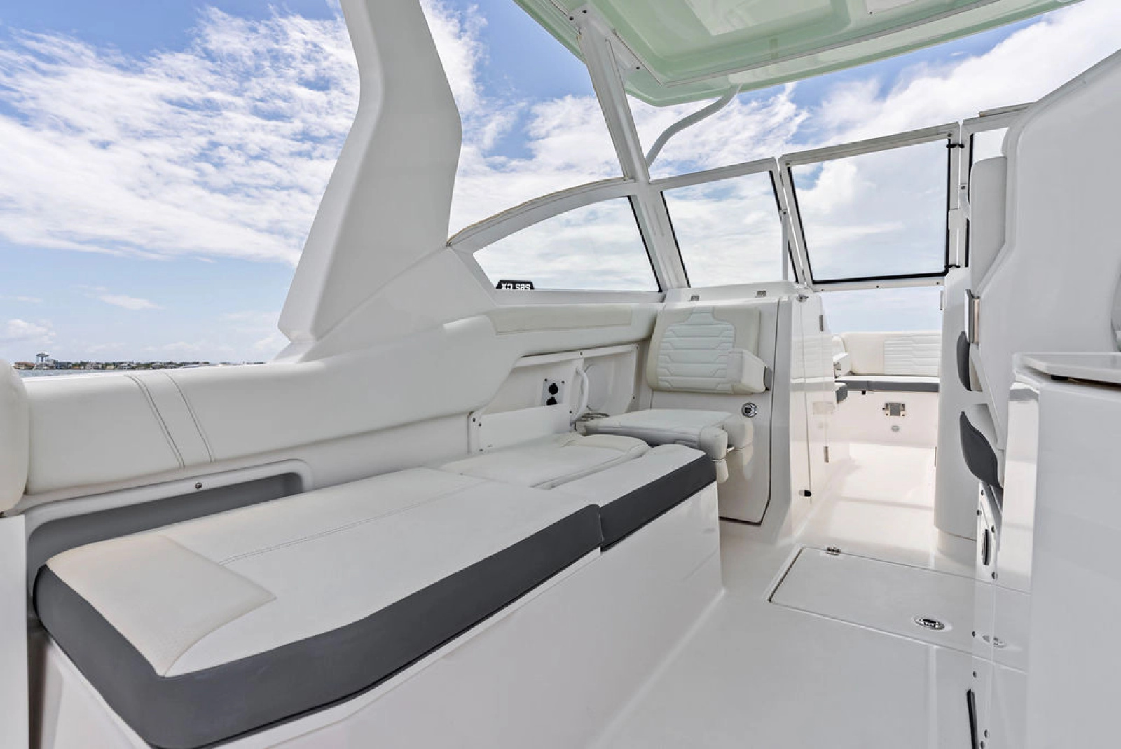 2024 Edgewater 262CX Crossover